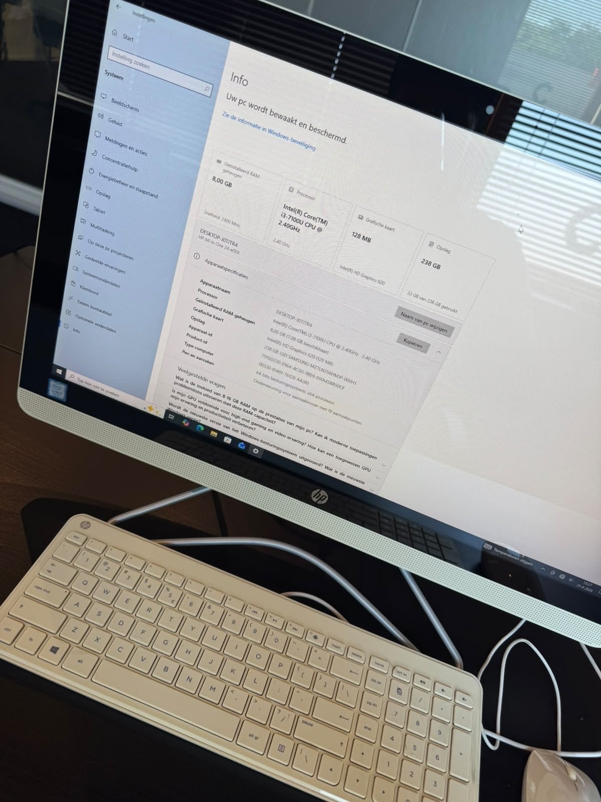 HP All-in-One Desktop PC - Intel Core i3, 8GB RAM, 238GB SSD, Computers en Software, 2 tot 3 Ghz, 8 GB, Ophalen of Verzenden, Zo goed als nieuw