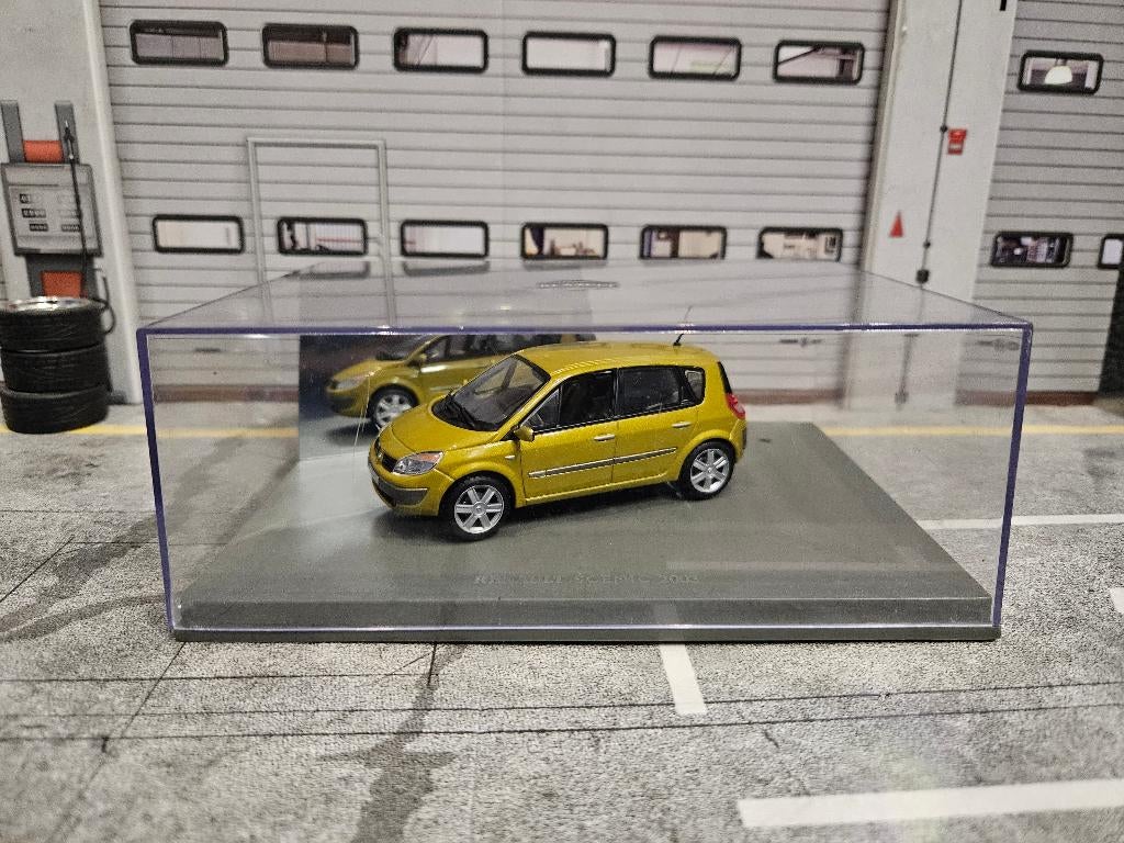 Universal Hobbies Renault Scenic 2003 1/43 in box, Hobby en Vrije tijd, Modelauto's | 1:43, Ophalen of Verzenden, Zo goed als nieuw