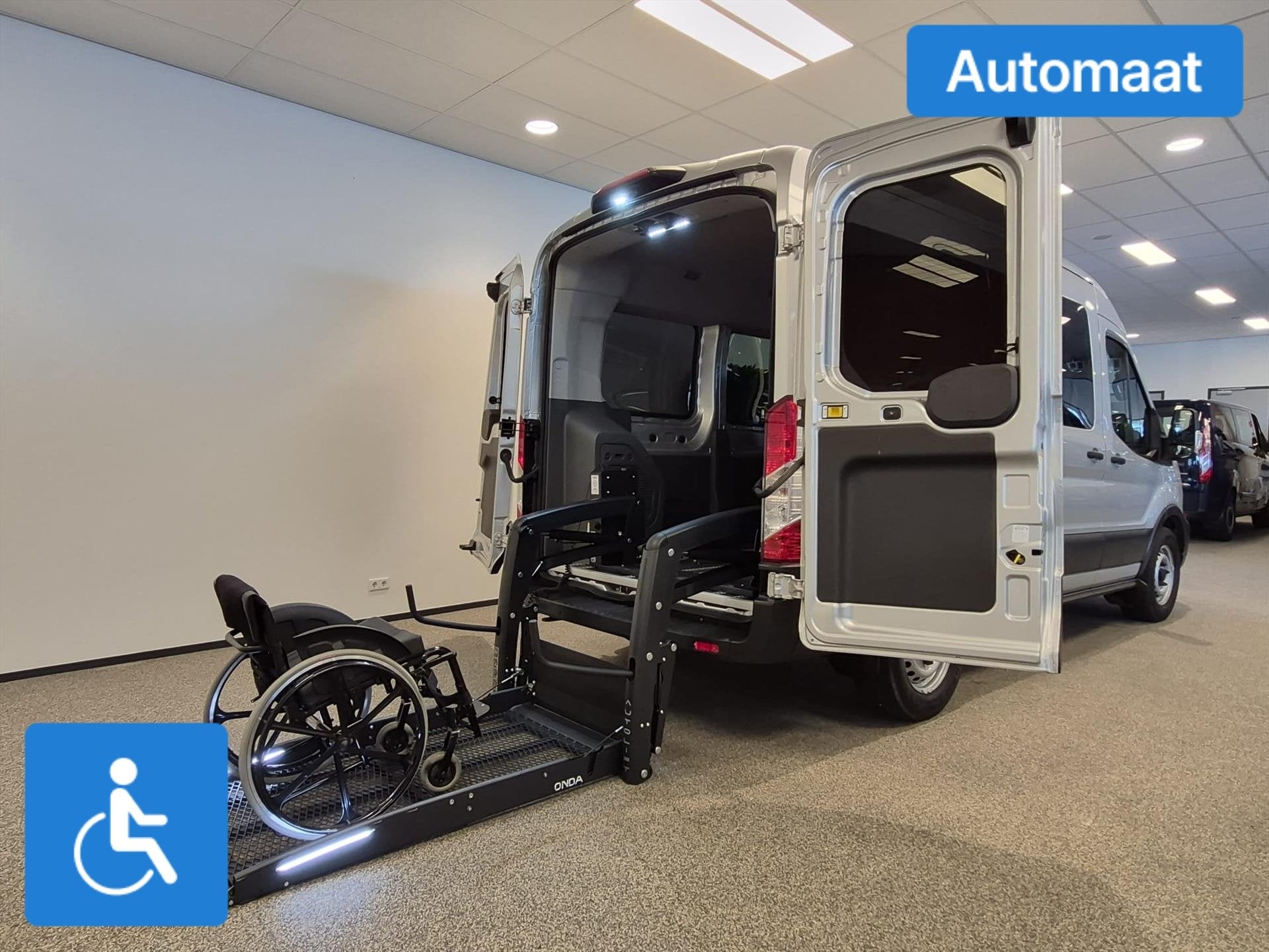 Ford Transit L2H2 Rolstoelbus Automaat, Auto's, Ford, 12 maanden, Gebruikt, Zwart, 2500 kg