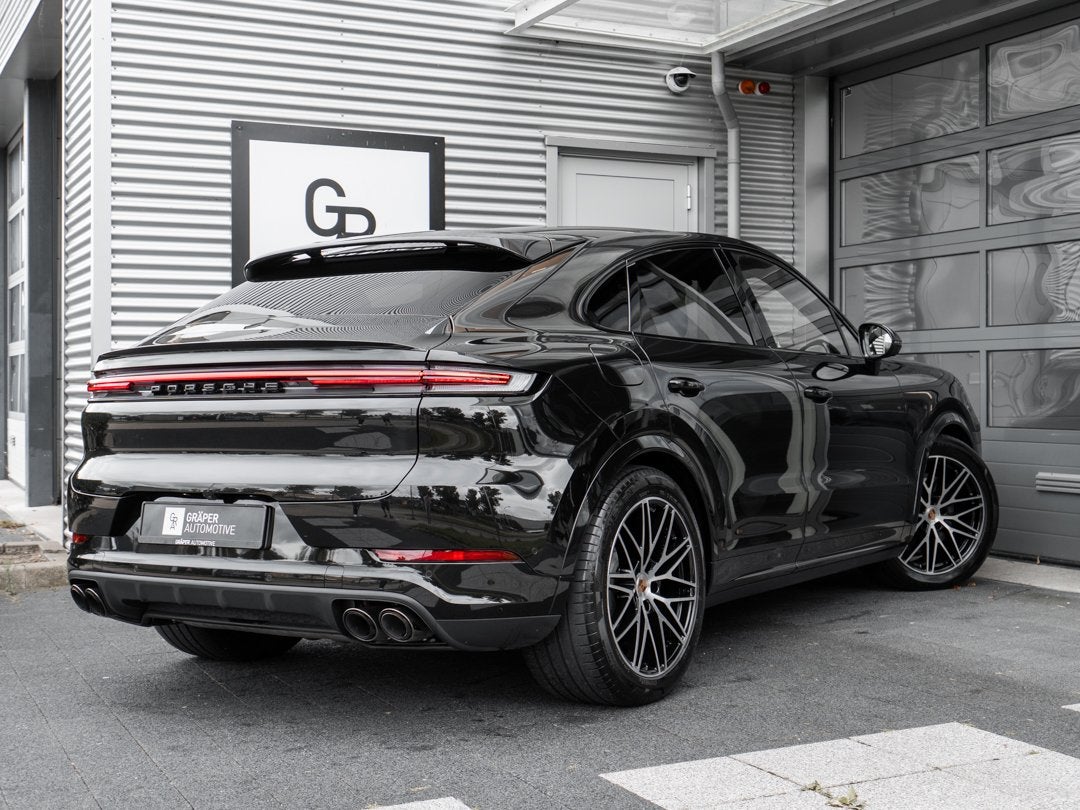 Foto 4 van Porsche Cayenne Coupé 3.0 E-Hybrid | SportDesign | Luchtver