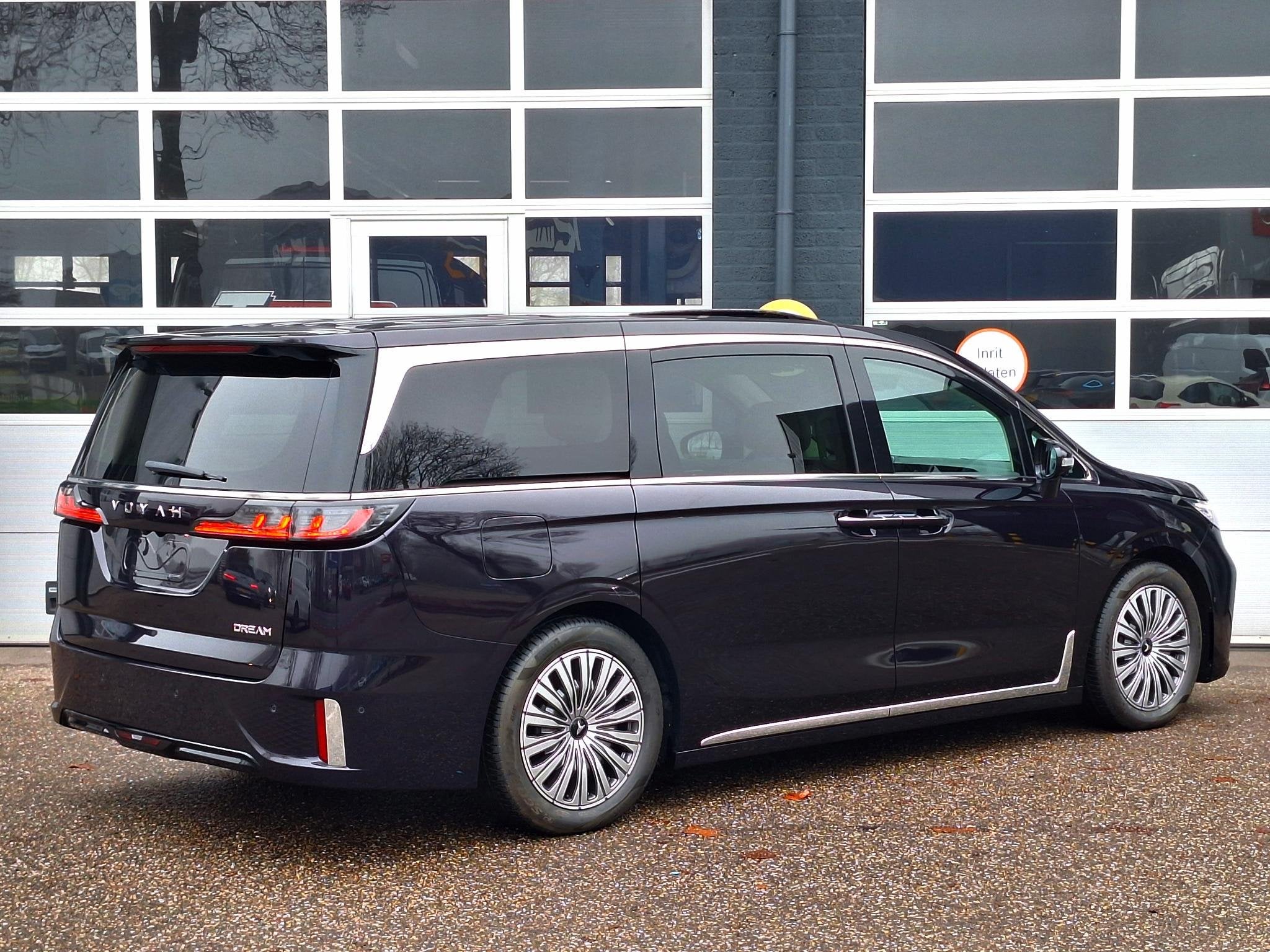 VOYAH Dream Flagship Edition 109 kWh Schuifdak | Dynaudio Hi, Auto's, Voyah, Automaat, 12 maanden, Beige, Overige kleuren