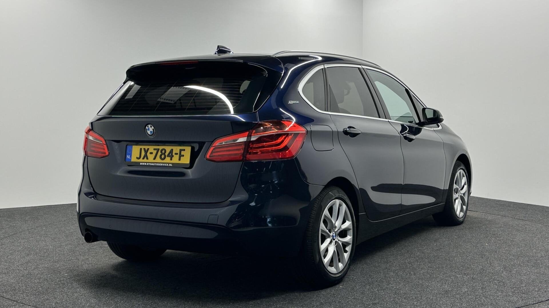 BMW 2-serie Active Tourer 225xe Centennial High Executive PA, Auto's, Automaat, Gebruikt, Met garantie (alle), Blauw