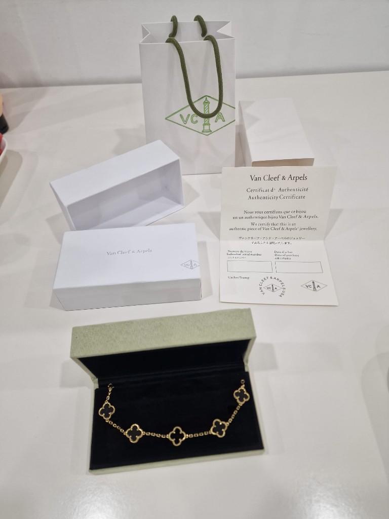 Van Cleef & Arpels armband 5 Sterren met Doos NIEUW! OP=OP, Nieuw, Ophalen of Verzenden, Met bedels of kralen, Zilver