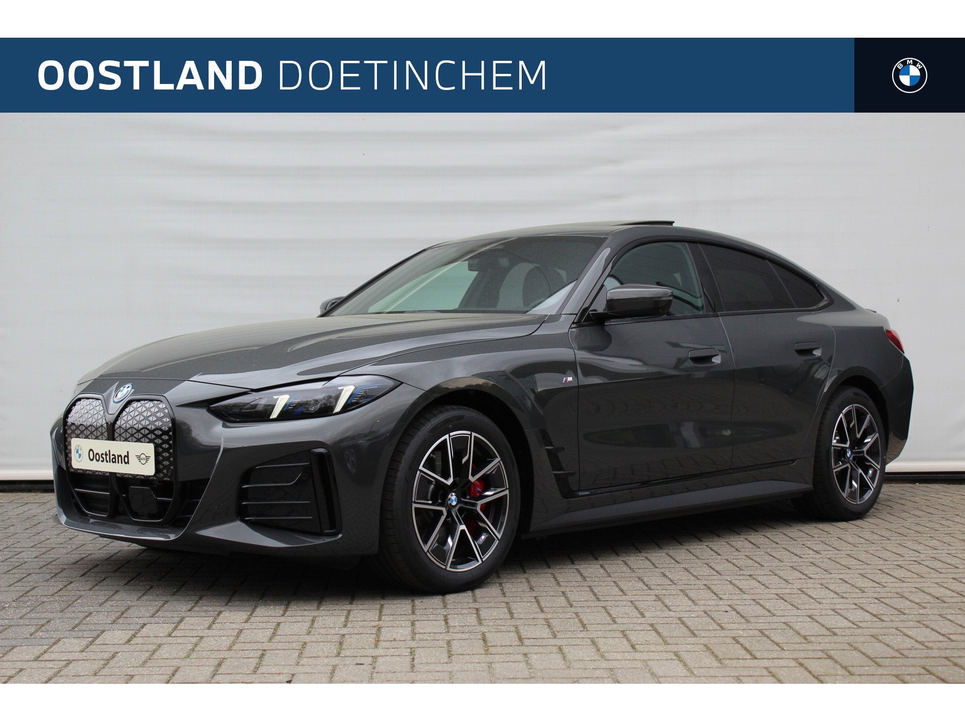 BMW i4 xDrive40 M Sport / Schuif-kanteldak / Trekhaak / Adap, Dealer onderhouden, Elektrische stoelverstelling, Leder, Blauw