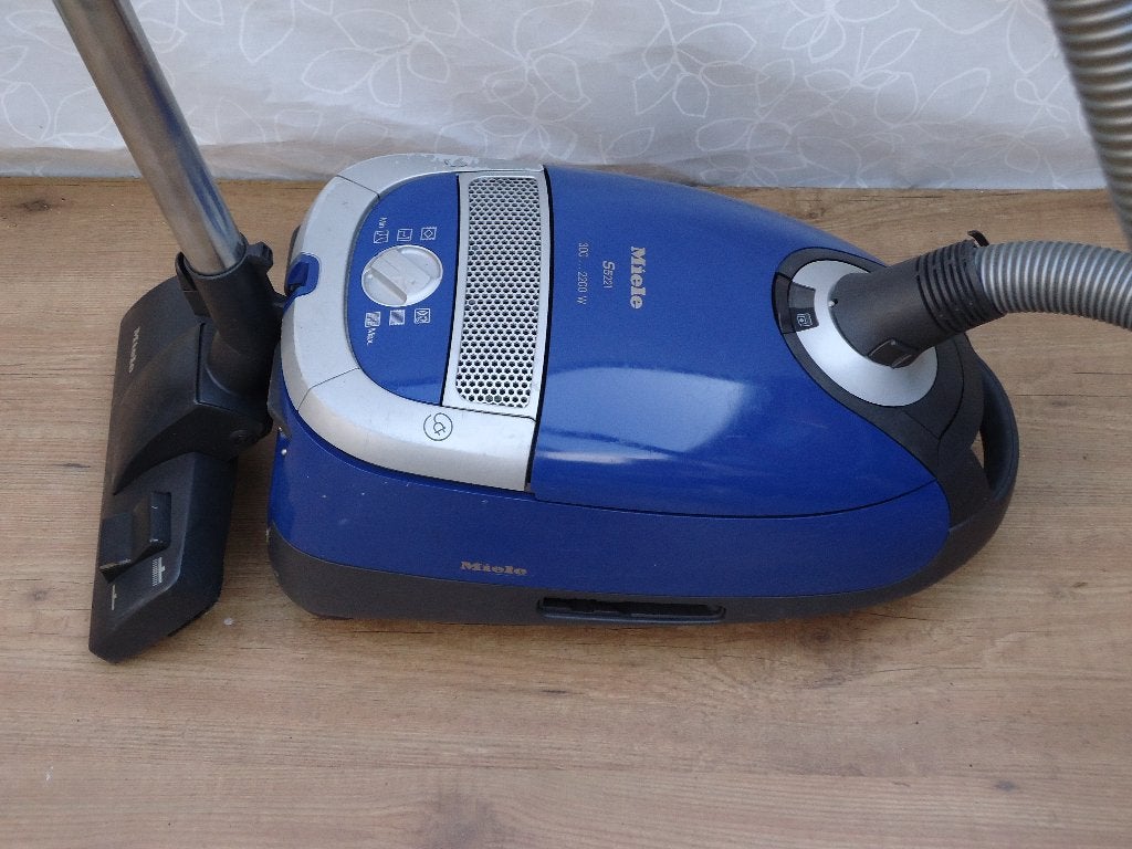 Zeer krachtige 2200 watt Miele stofzuiger blauw, Gebruikt, Miele, 2000 watt of meer, Sledestofzuiger