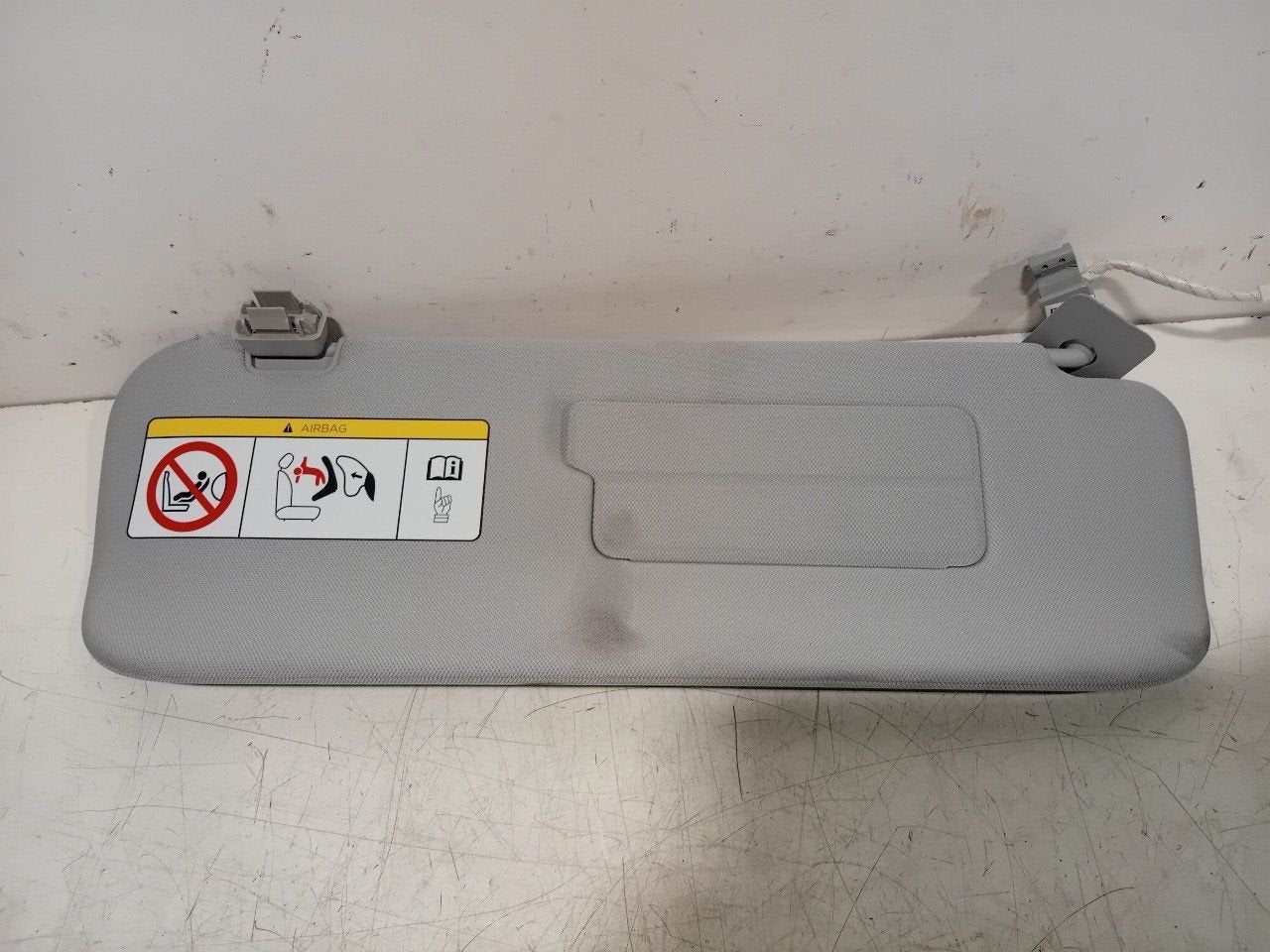 Zonneklep rechts Tesla Model Y, Onderdelen@venauto.nl, Van der Ven Autorecycling B.V., Gebruikt, Ettenseweg 76, 4706 PB Roosendaal, The Netherlands