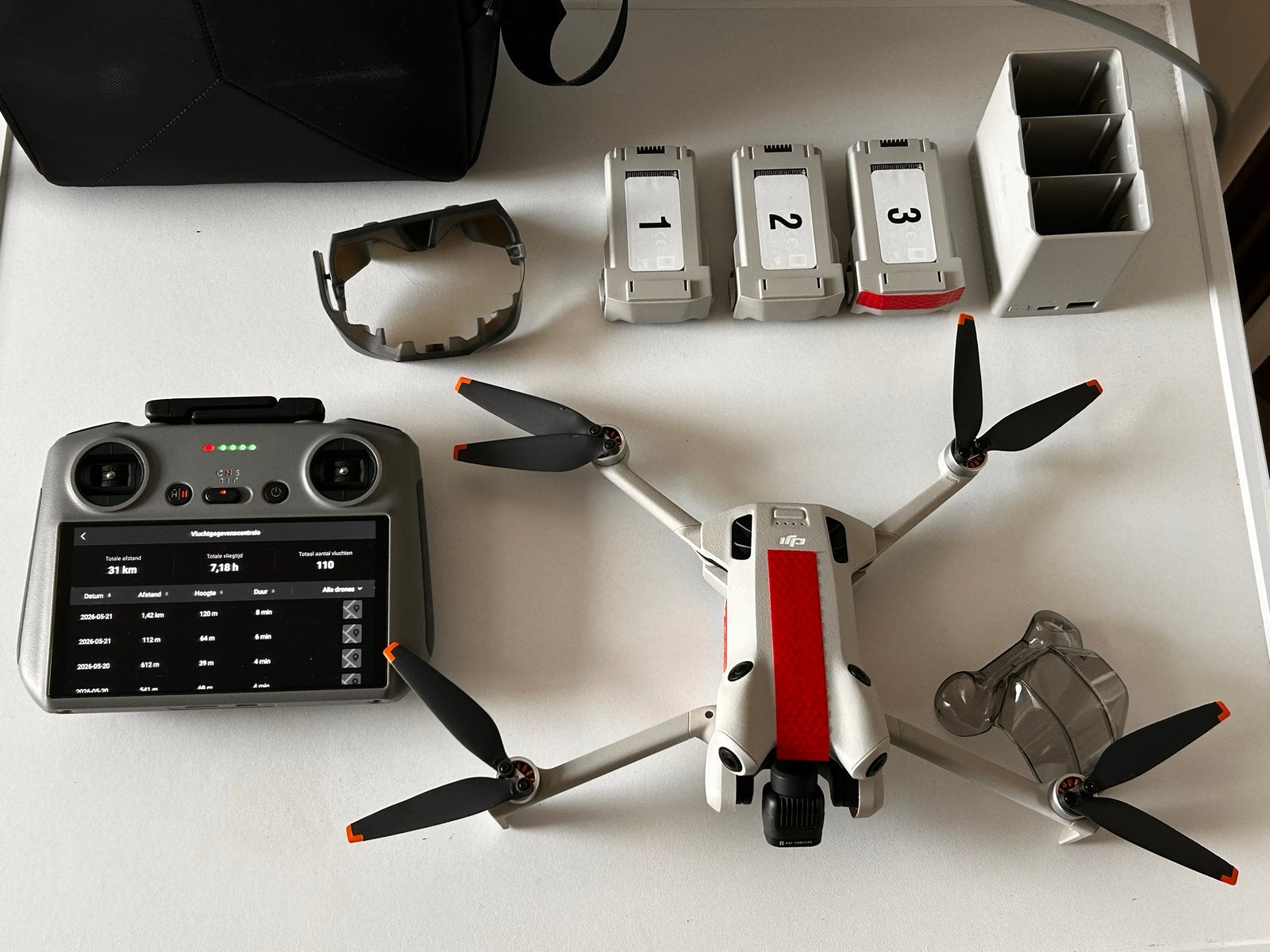 DJI Mini 4 Pro Fly More Combo - Zo goed als nieuw, Audio, Tv en Foto, Drones, Cameradrone, Ophalen of Verzenden, Zo goed als nieuw