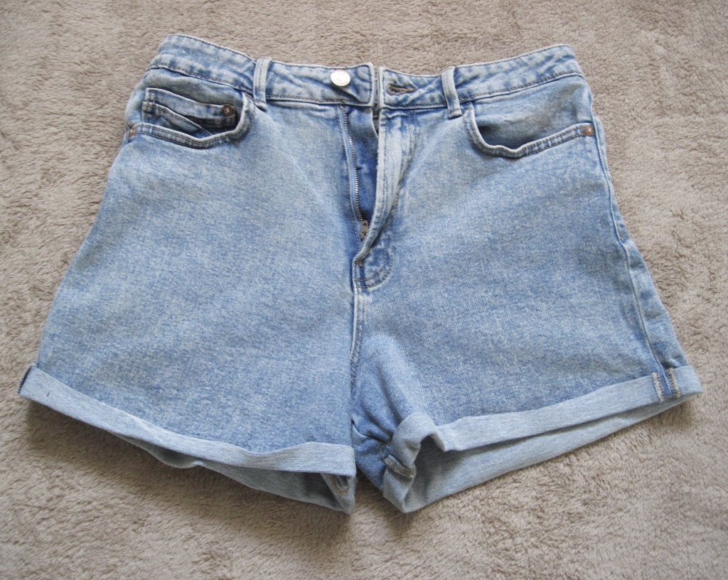 qsj  DAMES KORTE JEANS van STRADIVARIUS Maat:42, Kleding | Dames, Ophalen of Verzenden, Zo goed als nieuw, Blauw, W33 - W36 (confectie 42/44)