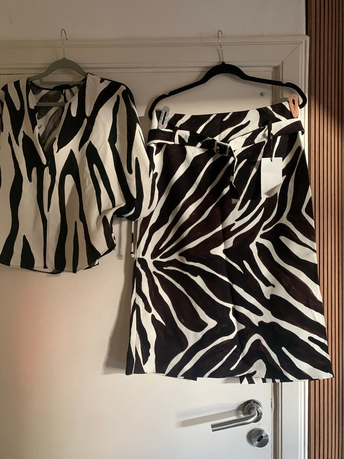 Zara zebraprint set: blouse en rok, Maat 38/40 (M), Zwart, Nieuw, Ophalen of Verzenden