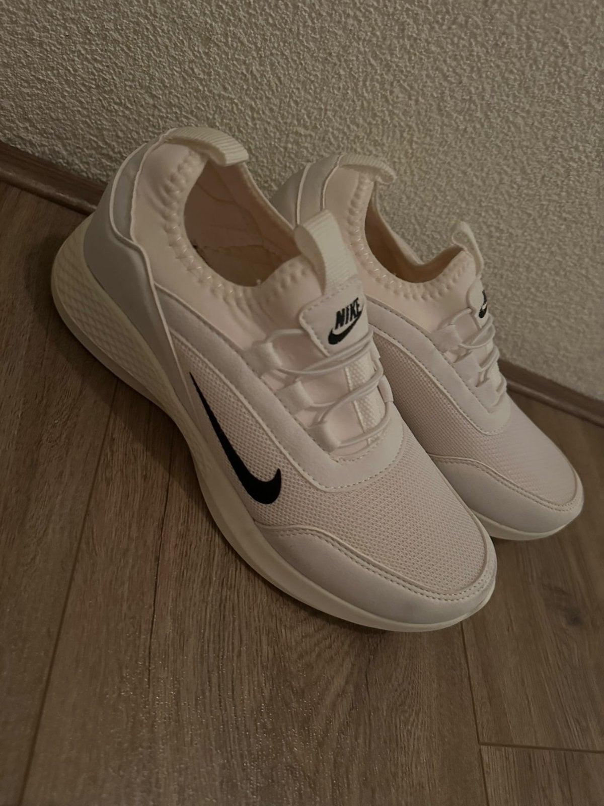 schoen, Ophalen of Verzenden, Zo goed als nieuw, Wit, Sneakers of Gympen