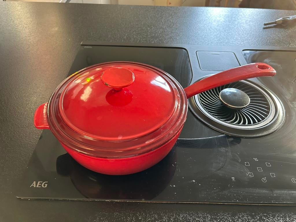 Gietijzeren steelpan, Huis en Inrichting, Keuken | Potten en Pannen, Gebruikt, Gietijzer, Ophalen of Verzenden, Keramische plaat