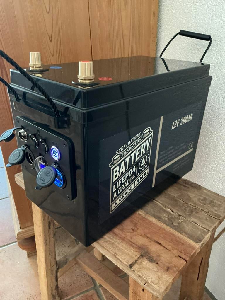 12 Volt 200Ah LiFePo4 Accu met LCD scherm   5 jaar ERVARING, Caravans en Kamperen, Ophalen of Verzenden, Nieuw