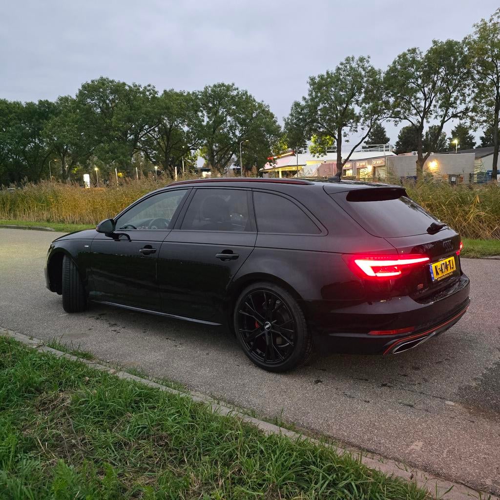 Audi A4 35 TDI 150pk S Tronic 2020 Zwart 143.000 km, Auto's, Audi, 4 cilinders, A4, Zwart, Particulier