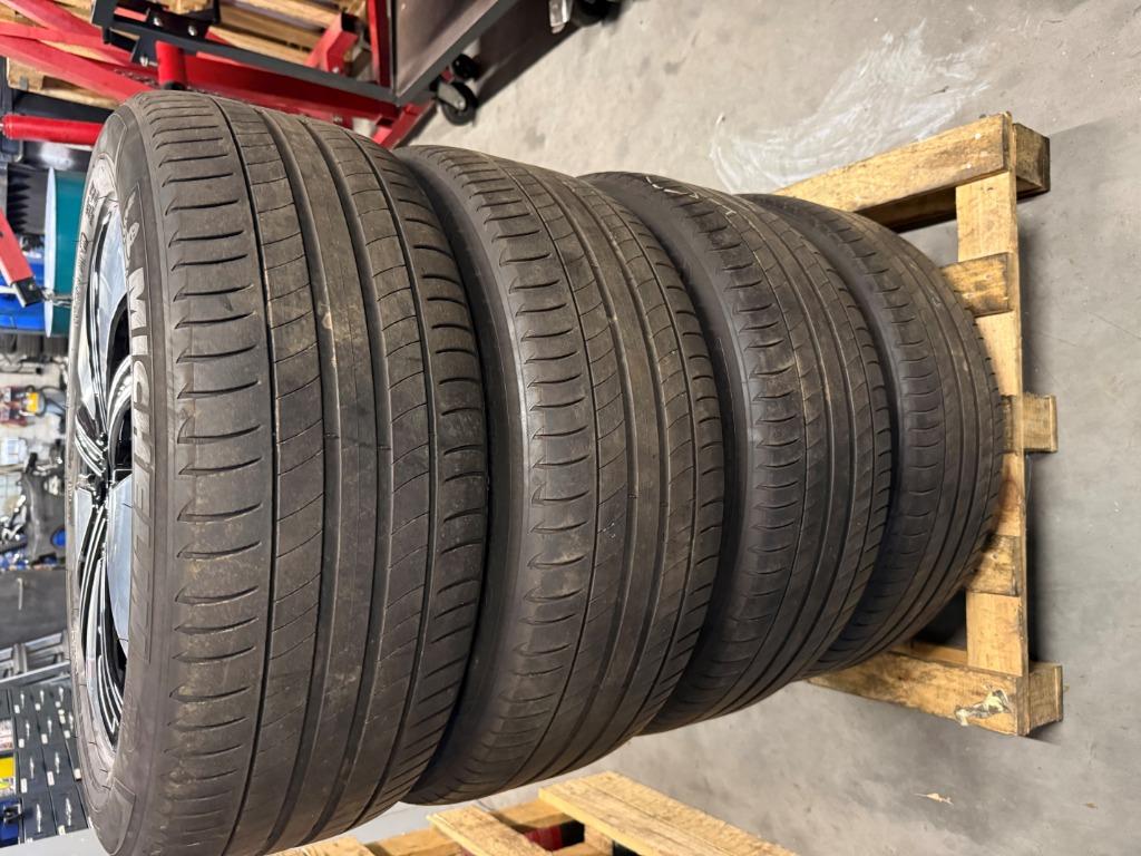 Set velgen met banden Mercedes  EQA, Ophalen, 18 inch, Gebruikt, Banden en Velgen