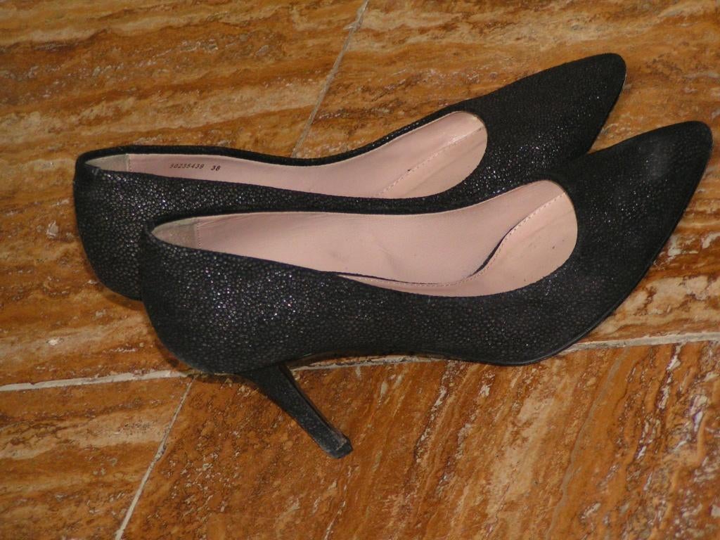 HUGO BOSS hakken,Mt38 topstaat, Kleding | Dames, Hugo boss, Tweedehands, Ophalen of Verzenden, Schoenen met hoge hakken