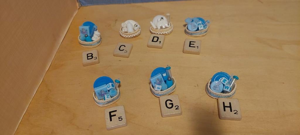 Baby mandje per stuk voor poppenhuis, Ophalen of Verzenden, Poppenhuis