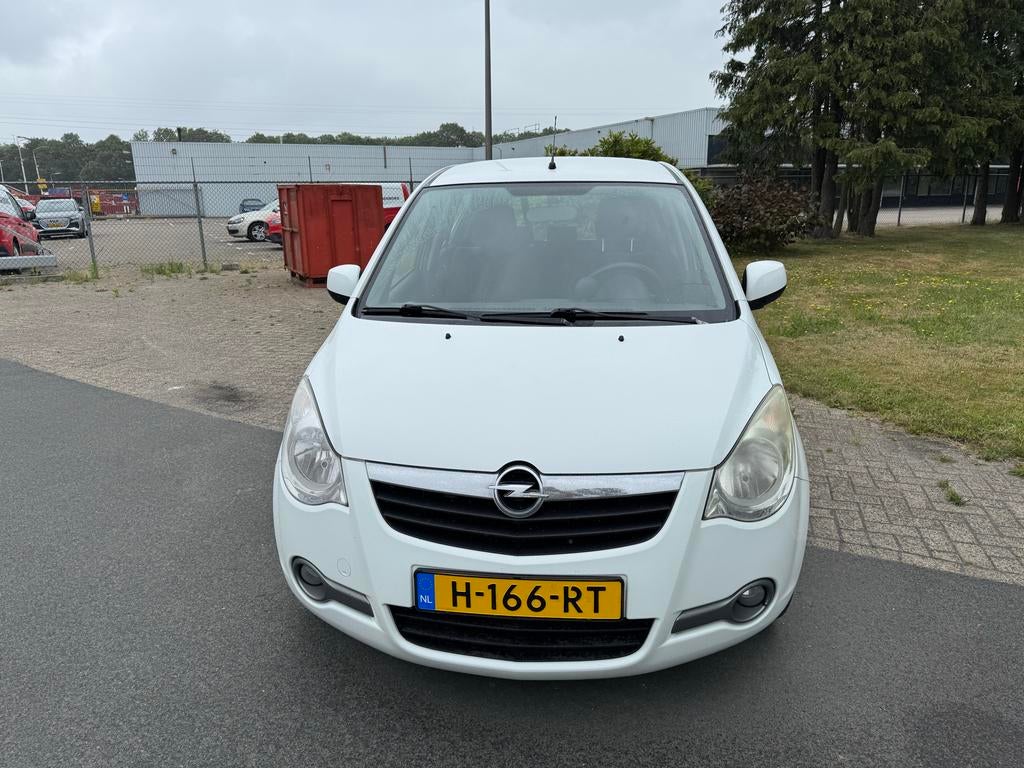 Opel Agila 1.0 12V 2011 Wit, Auto's, Bedrijf, Handgeschakeld, 3 cilinders, 30 €/maand