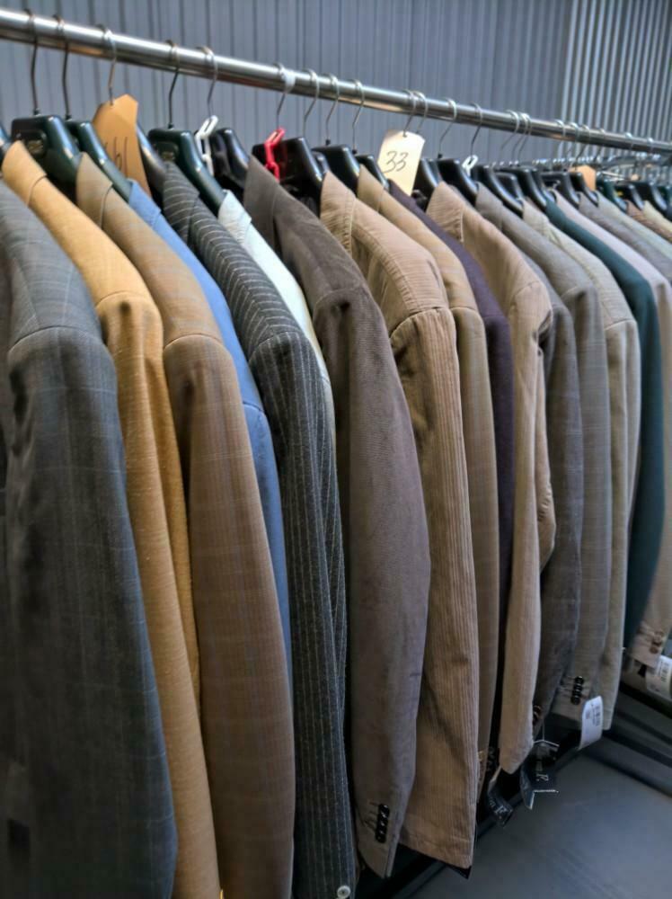 Herenkostuums en colberts en pantalons en overhemden, Kleding | Heren, Kostuums en Colberts, Ophalen of Verzenden, Nieuw, Overige maten