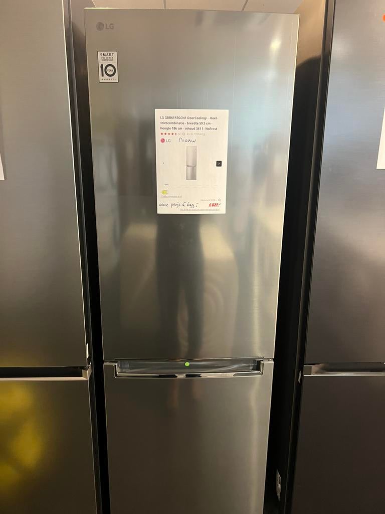 Nieuwe LG koelkast No Frost. 2 jaar fabrieksgarantie., 200 liter of meer, Met aparte vriezer, Nieuw, Energieklasse A of zuiniger