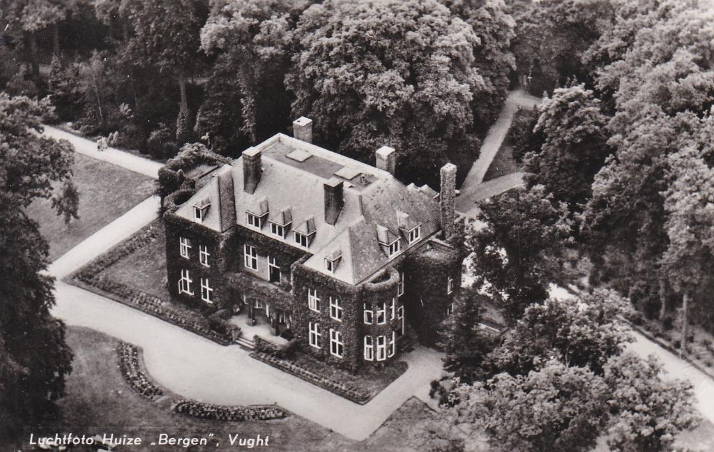 18183 Luchtfoto Huize Bergen Vught Noord-Brabant 1961, Ophalen of Verzenden, 1960 tot 1980, Gelopen, Noord-Brabant