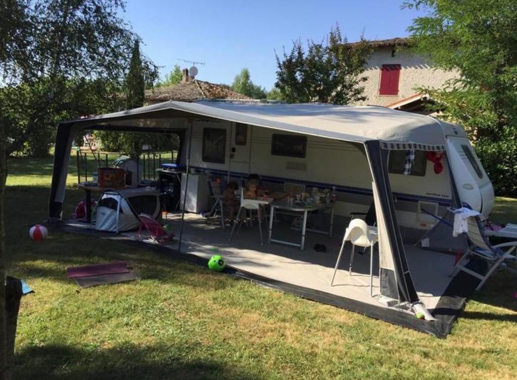 Mooie caravan te huur met mover en airco