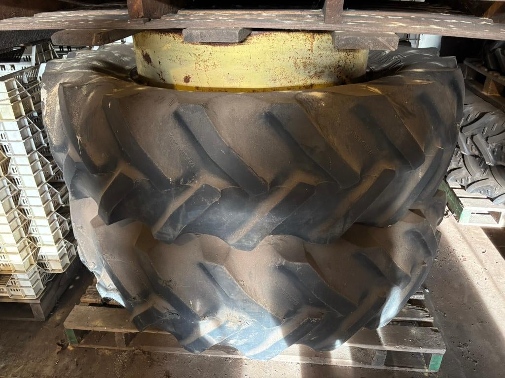John Deere dubbellucht 18.4R38, Zakelijke goederen, Agrarisch | Onderdelen | Banden, Velgen en Assen, Ophalen
