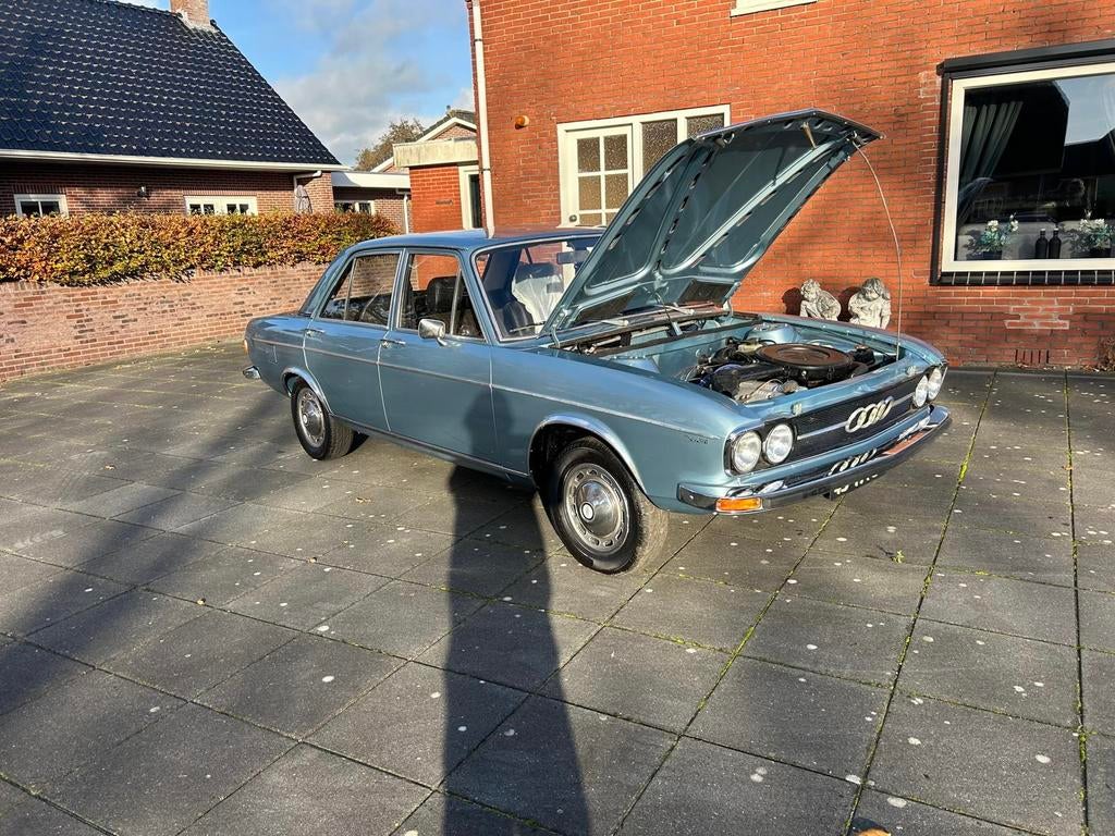 Gerestaureerd audi 100, Voorwielaandrijving, 4 cilinders, Blauw, Leder en Stof