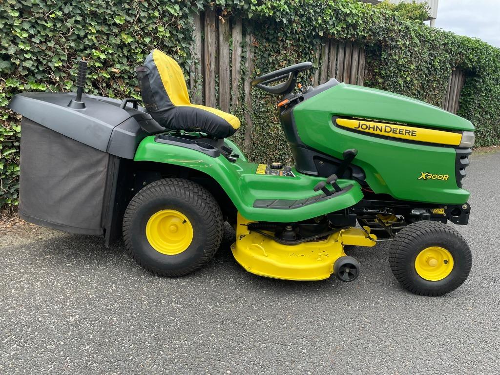 Gebruikt John Deere X 300 R 107 cm 2-cil 18,5 pk, Jdwisinfo@johndeere.com, Opvangbak, Energiestraat 16, 90 tot 120 cm