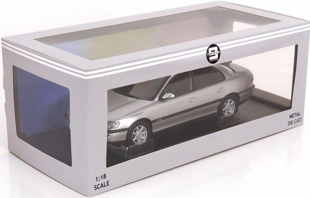 JSN Triple9 1:18 Opel Omega B 1996 - zilver, Hobby en Vrije tijd, Modelauto's | 1:18, -, Nieuw, Ophalen of Verzenden, Overige merken