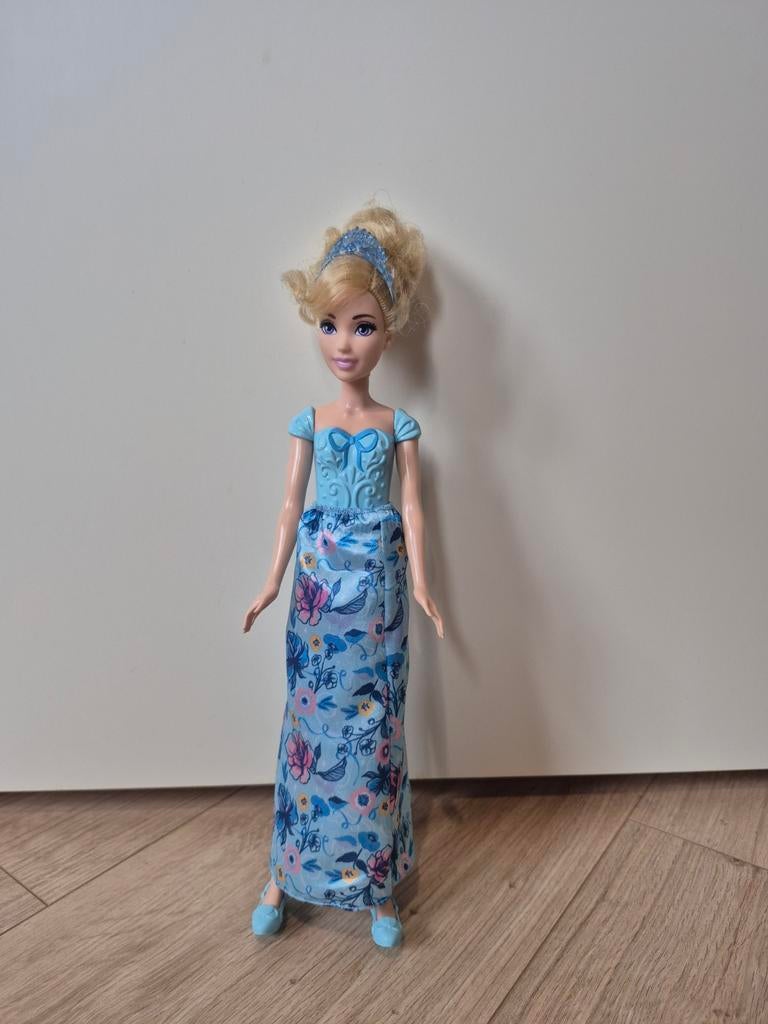Disney Assepoester Barbie Pop - Compleet & Netjes, Kinderen en Baby's, Speelgoed | Poppen, Ophalen, Zo goed als nieuw, Barbie