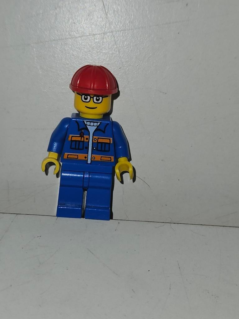 Lego Figuur Bouwvakker met Rode Helm, Ophalen of Verzenden, Gebruikt, Losse stenen, Lego