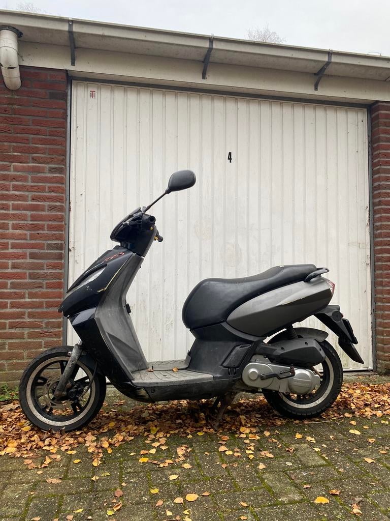 Peugeot kisbee RS {DIT WEEKEND 200}, Fietsen en Brommers, Scooters | Peugeot, Ophalen, Zo goed als nieuw, Benzine, Overige modellen