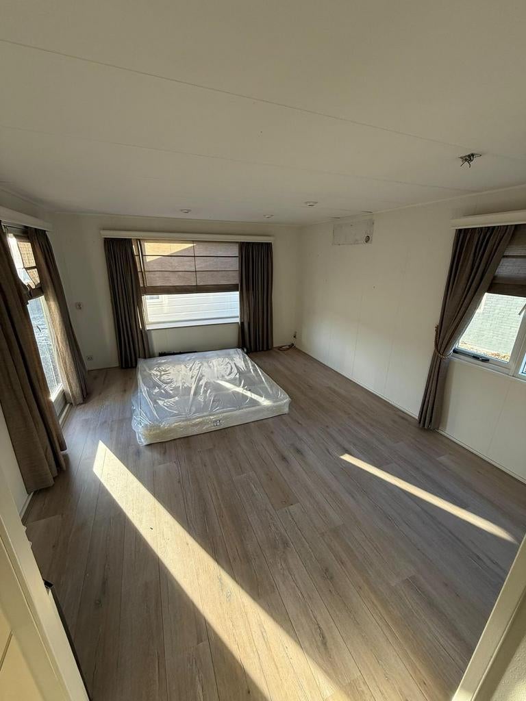 Mooie chalet te koop - Friesland - Per direct beschikbaar!, Caravans en Kamperen, Tot en met 4