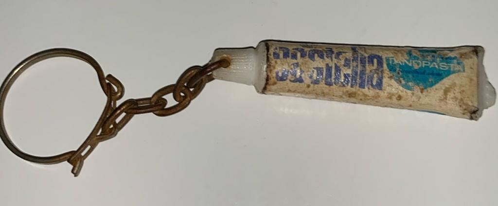 Vintage sleutelhanger tandpasta tube Castella, Ophalen of Verzenden, Gebruikt, Merk