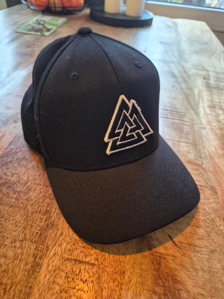 Valknut Cap, Ophalen of Verzenden, Zo goed als nieuw, 60 cm (XL, 7½ inch) of meer