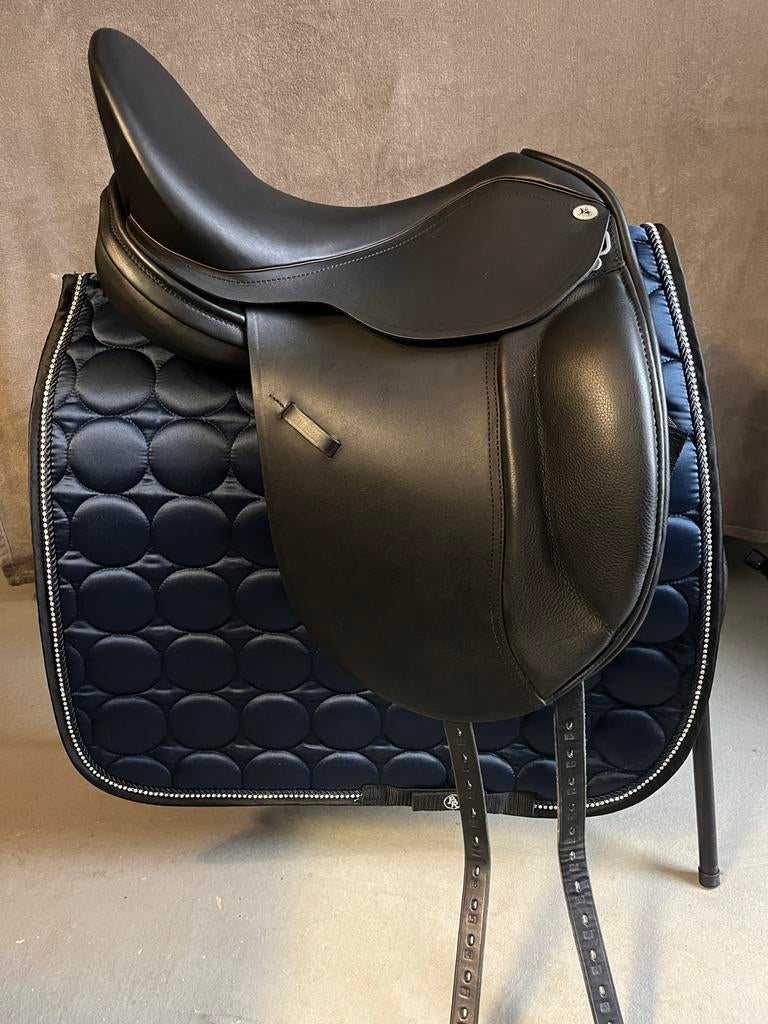 Kavalkade Athene dressuurzadel Inch: 17,5 Boommaat: wijd, Dieren en Toebehoren, Paarden en Pony's | Zadels, Dressuur, Kavalkade