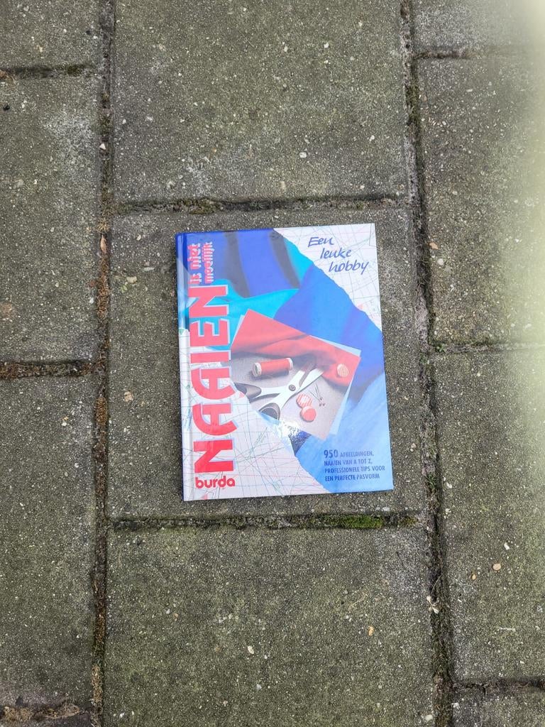 Naaien is niet moeilijk burda, Boeken, Hobby en Vrije tijd, Ophalen of Verzenden, Zo goed als nieuw
