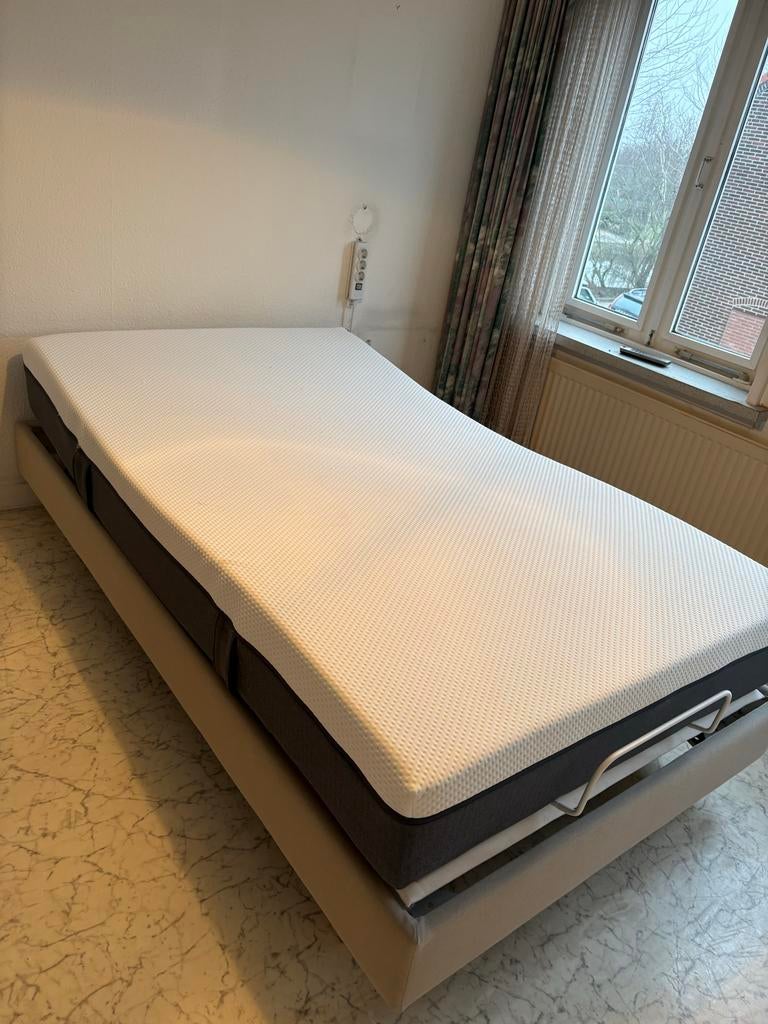 Verstelbaar bed - Comfort en gemak!, Huis en Inrichting, Slaapkamer | Bedden, Gebruikt, Twijfelaar, 120 cm, 200 cm, Metaal, Wit
