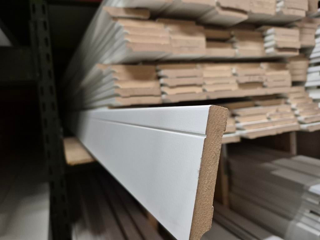 15x90mm tijdloze moderne plint 240cm lang gegr ral9010, Ophalen, ., Nieuw, 200 tot 250 cm