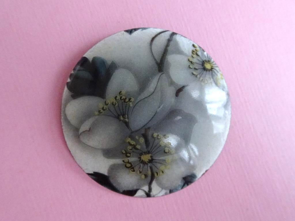 jwg Vintage 60s 70s emaille kersenbloesem broche grijs koper, Sieraden, Tassen en Uiterlijk, Antieke sieraden, Verzenden, Koper