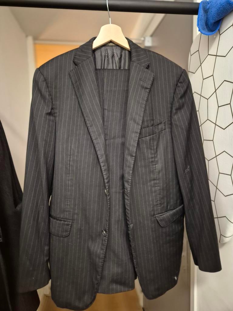 Corneliani pak kostuum 100% wol zwart met streep maat 50, Kleding | Heren, Kostuums en Colberts, Ophalen of Verzenden, Maat 48/50 (M)