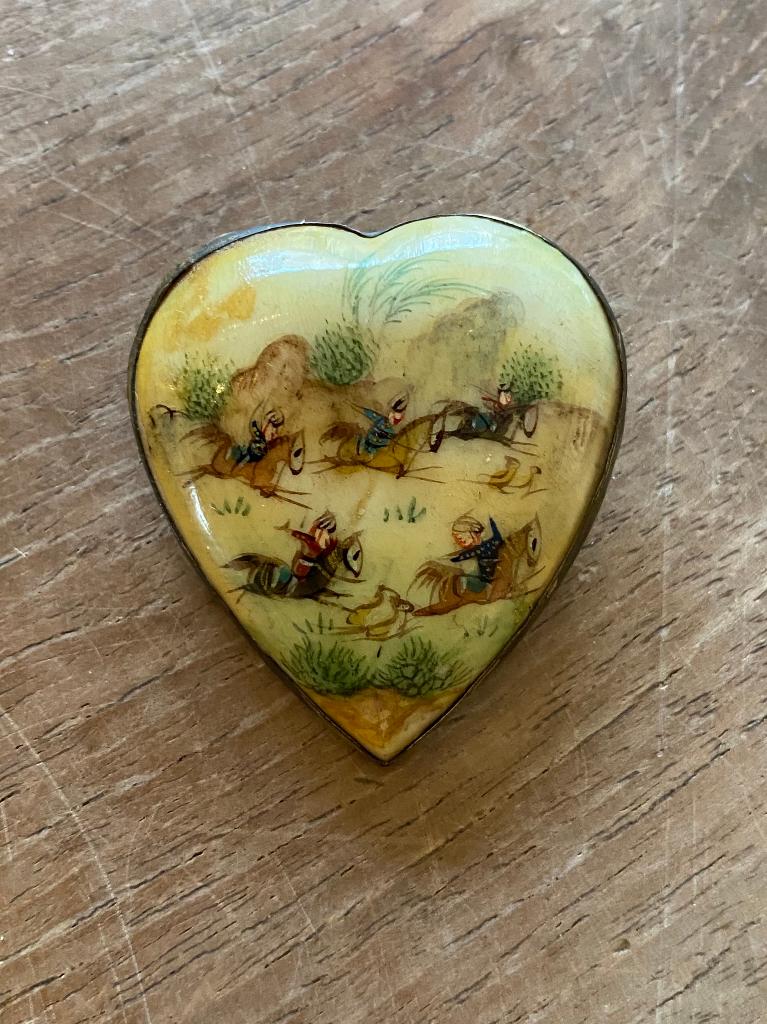 Handgeschilderde broche met ruiters, Perzië *Nous deux*, Overige materialen, Gebruikt, Minder dan 4 cm, Ophalen of Verzenden