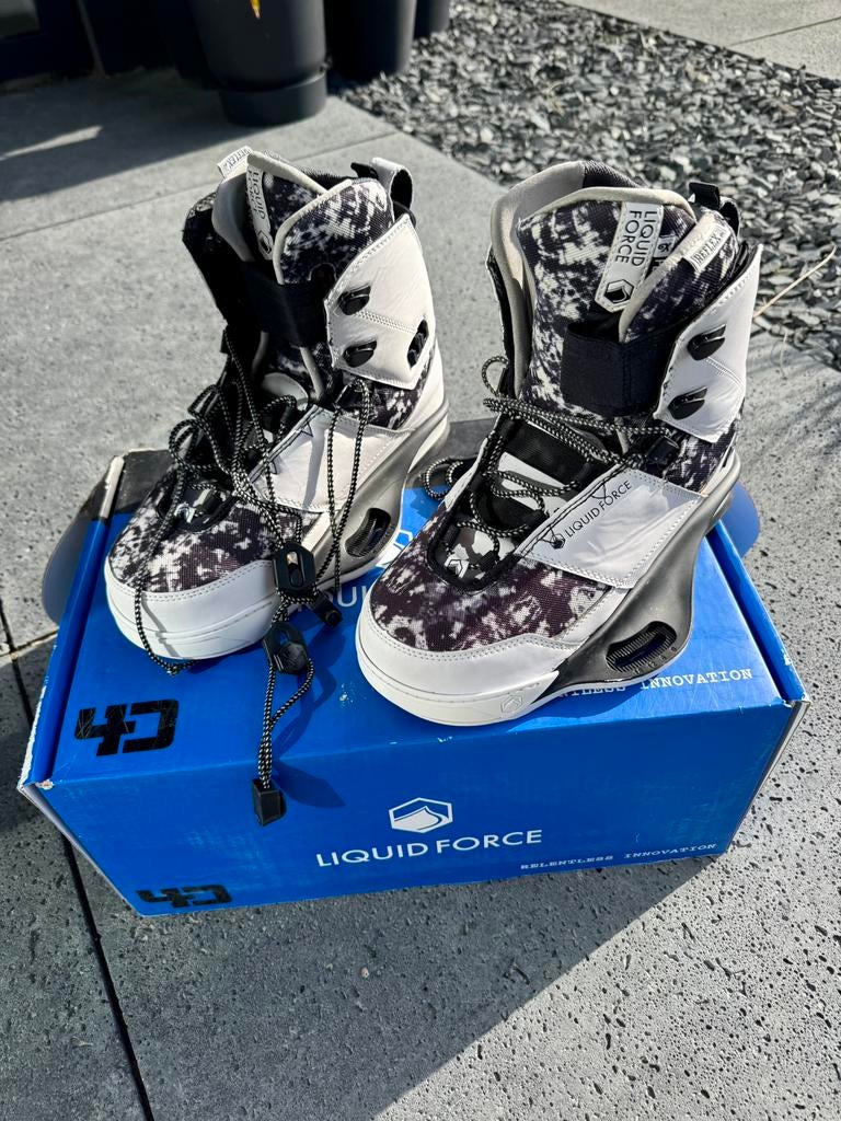 Wakeboard bindingen/boots Liquid Force Peak 6X, Ophalen of Verzenden, Zo goed als nieuw