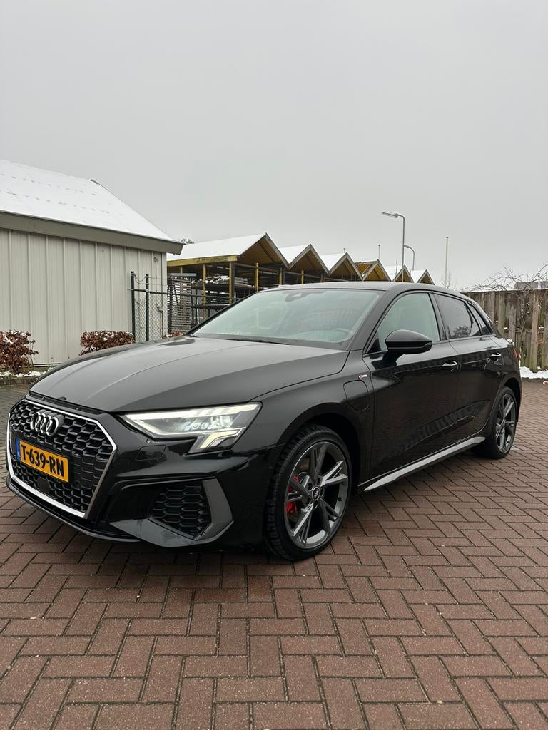 Audi A3 Sportback 45 TFSI e S Edition Compet. 225PK inruil, Auto's, Audi, 4 cilinders, 1535 kg, Zwart, Plug-in hybride