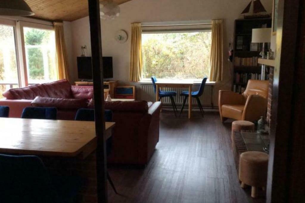 Foto 4 van Te huur: Bungalow De Heeze Ameland Ballum 6pers, bosrand