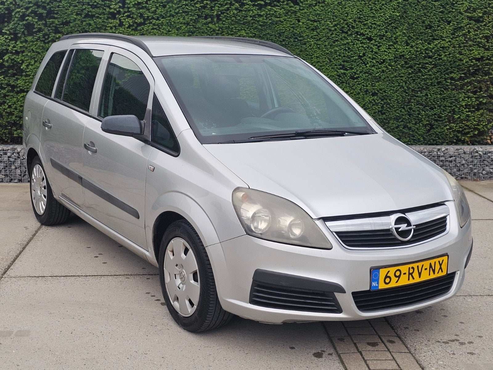 Opel Zafira 1.6 2005 Grijs, Voorwielaandrijving, 4 cilinders, 7 stoelen, 75 €/maand