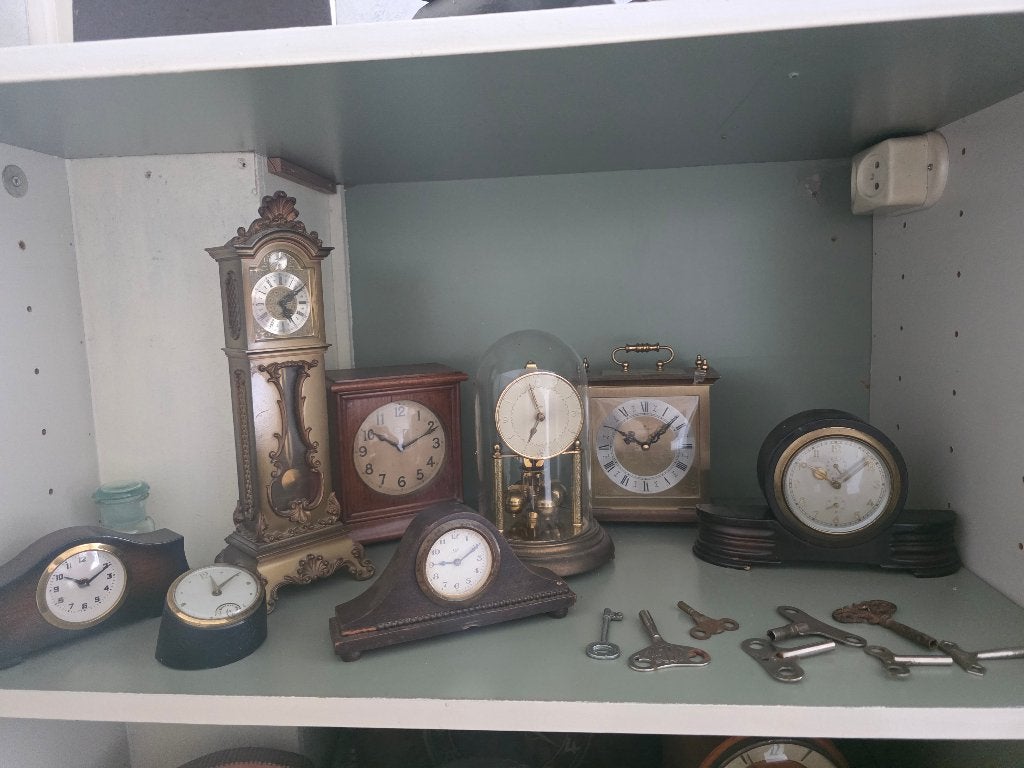 Diverse collectie antieke en vintage klokken, Ophalen
