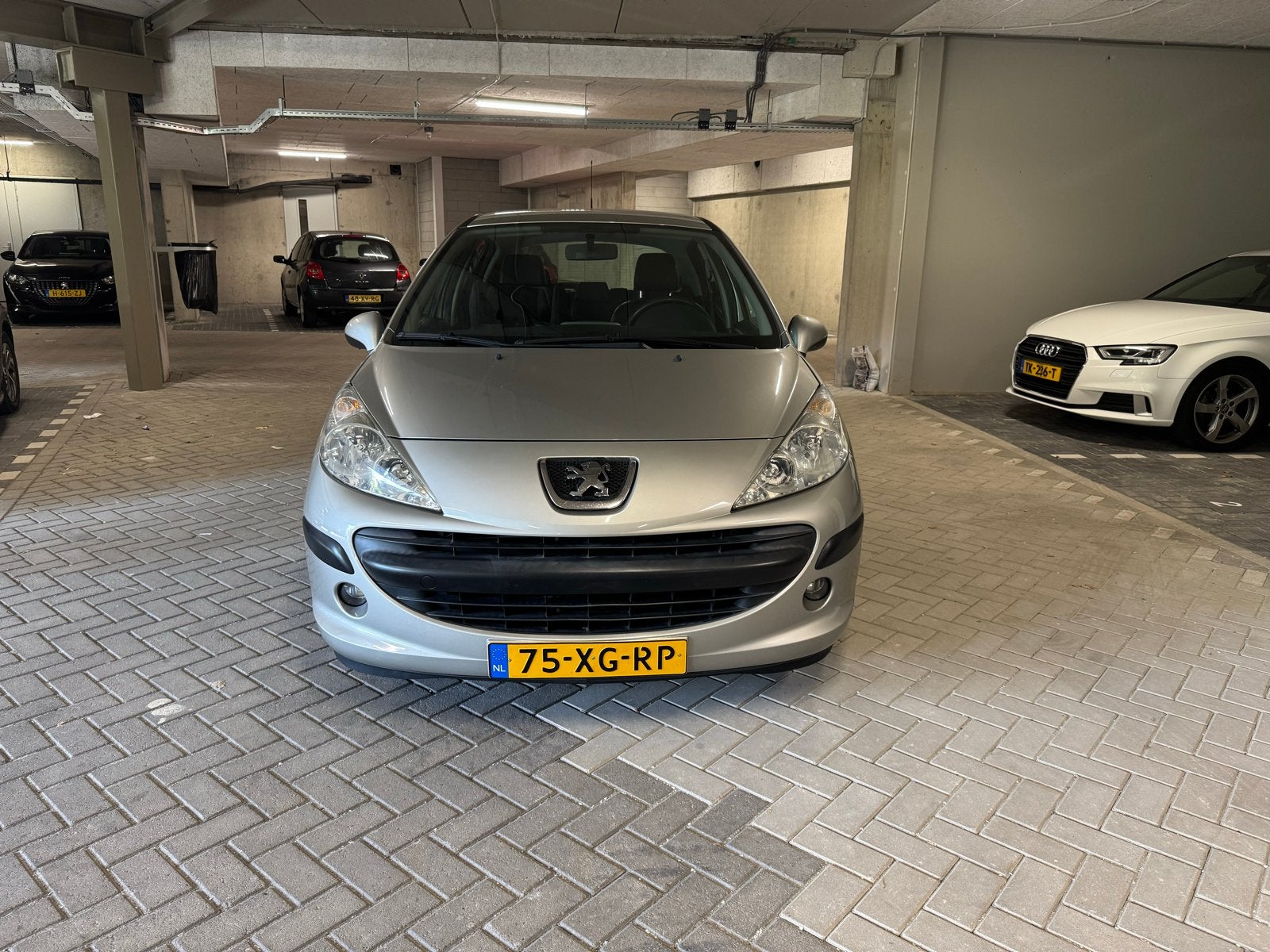 Peugeot 207 1.4 VTI 16V 5DRS 2009 Grijs, Auto's, Voorwielaandrijving, 1360 cc, 4 cilinders, 49 €/maand