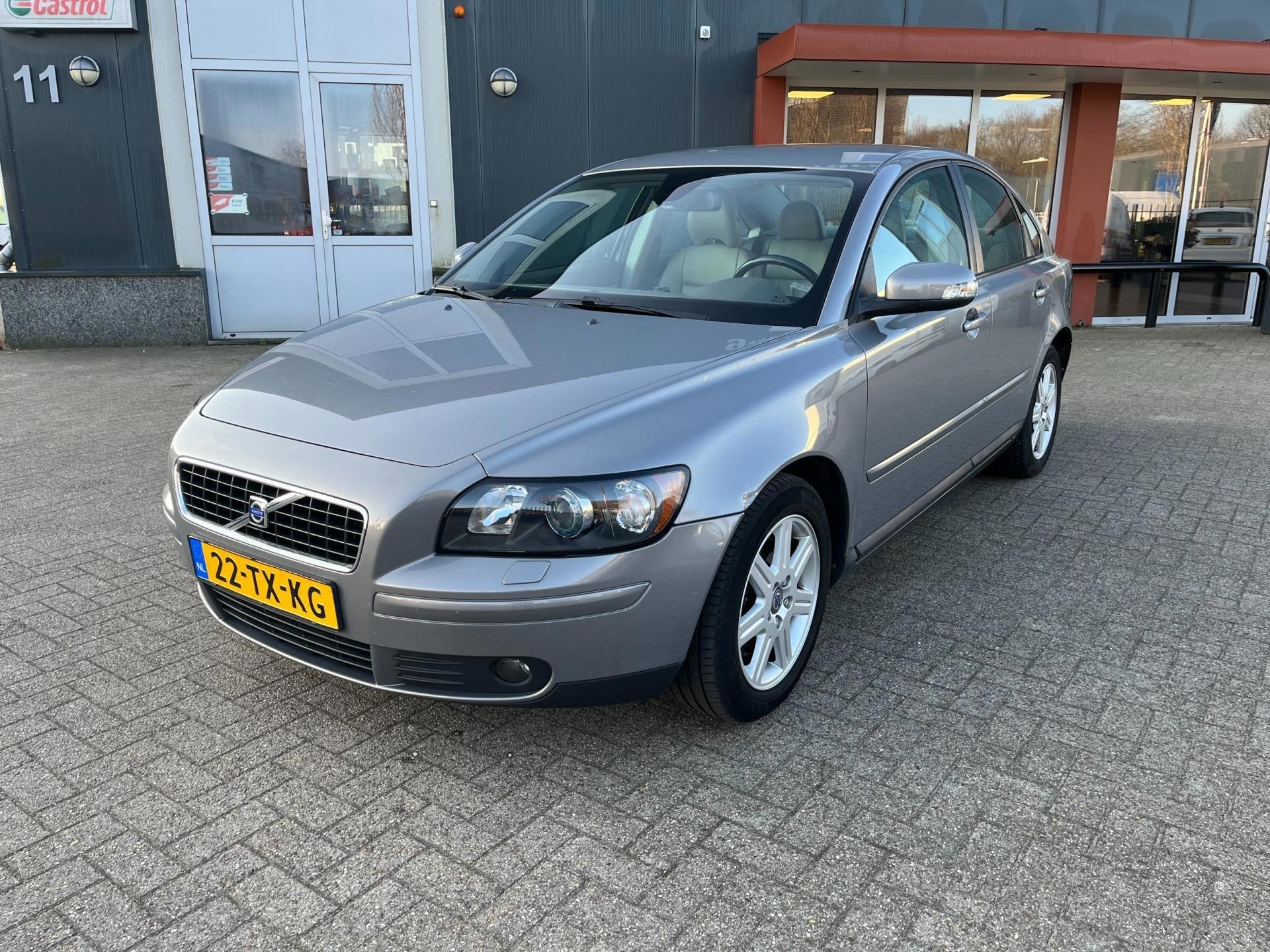 Volvo S40 2.4 Summum Automaat, Auto's, Volvo, Gebruikt, Beige, 700 kg, 2435 cc