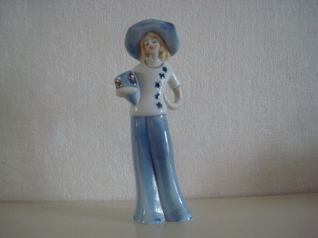 Beeld dame met hoed en vaas., Ophalen of Verzenden, Nieuw, Mens